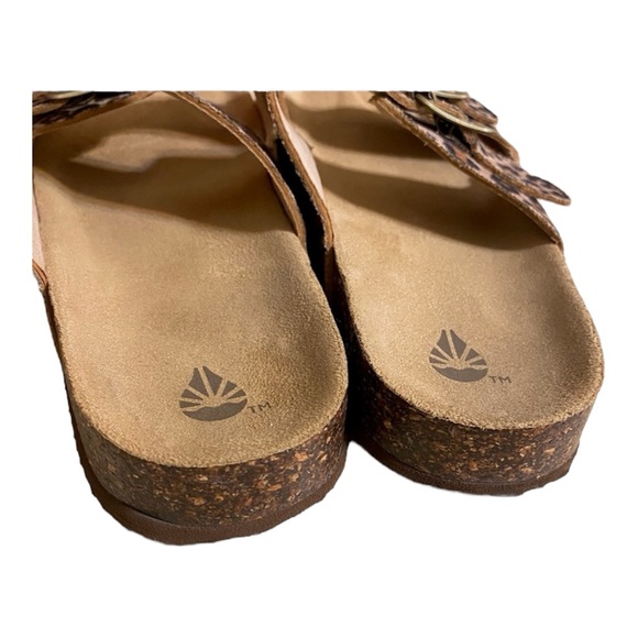 SOLD :: ษดแดกแดแด Leopard Print Adjustable Buckle Sandals - Picture 5 of 7